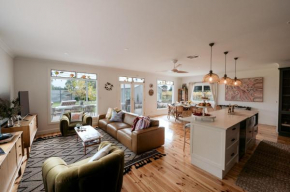 SULTANA - Maximalist Accommodation